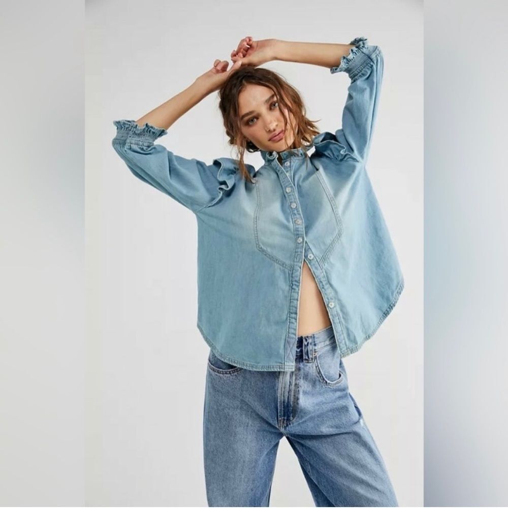 FREE PEOPLE WOMEN'S LOUISE DENIM TOP size small
